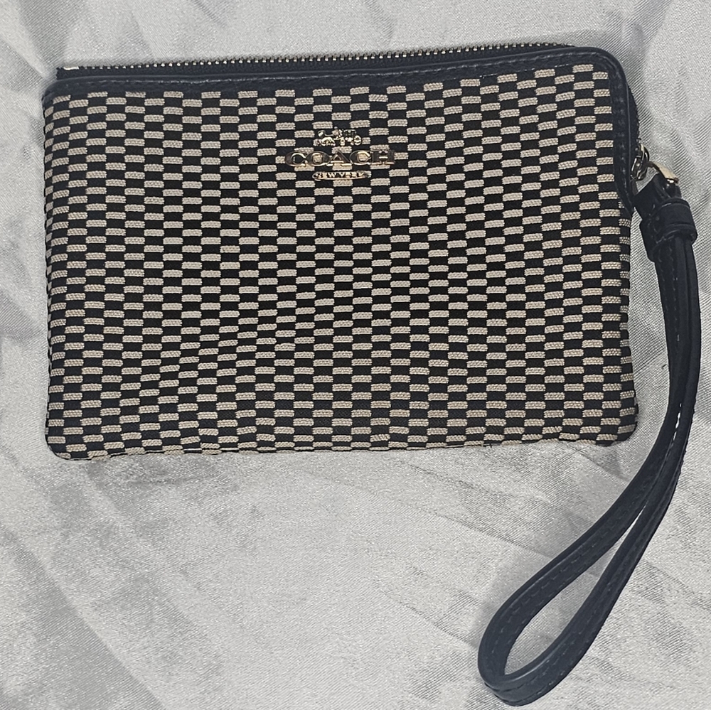 Coach Black and Cream Pattern Wristlet